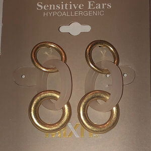 Mix It Gold Tone Frosted Pink Dangling Boho Earrings